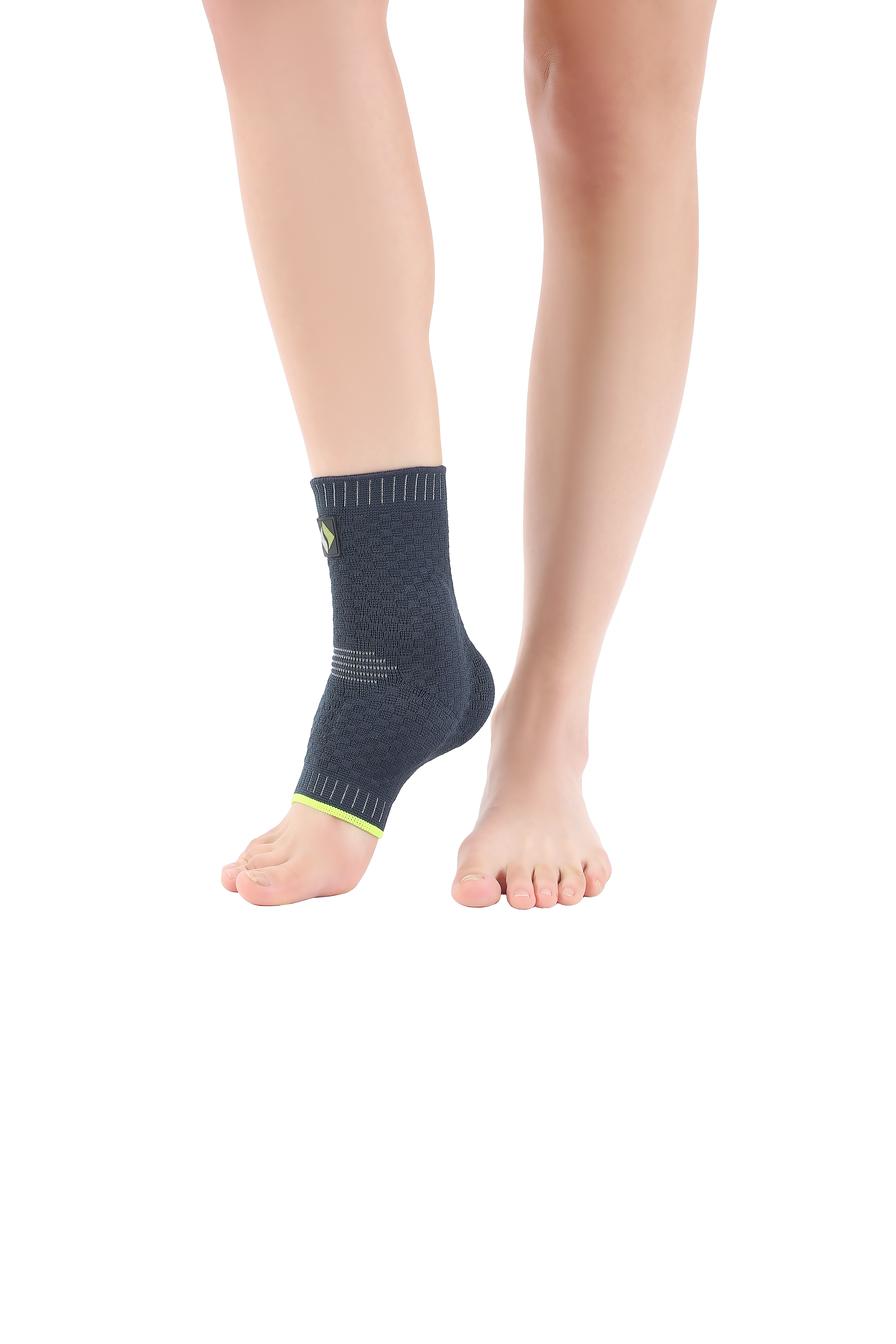 REF 720 Knitted ankle bandage with pads